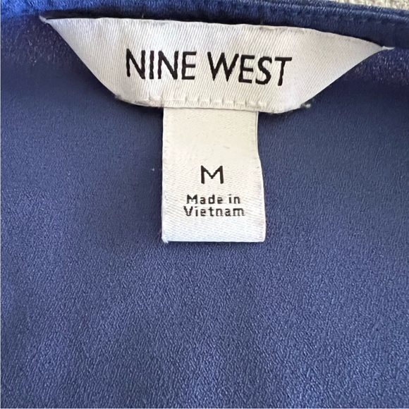 Nine West Woman’s Blue V-Neck Medium Tank Top Blouse - Picture 2 of 7